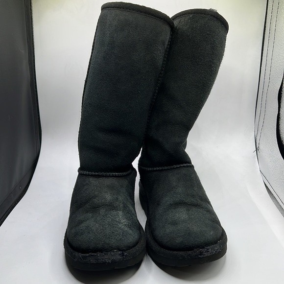 UGG Black Classic Tall Kid's Shearling Boots Size 1 Authentic - Picture 1 of 11